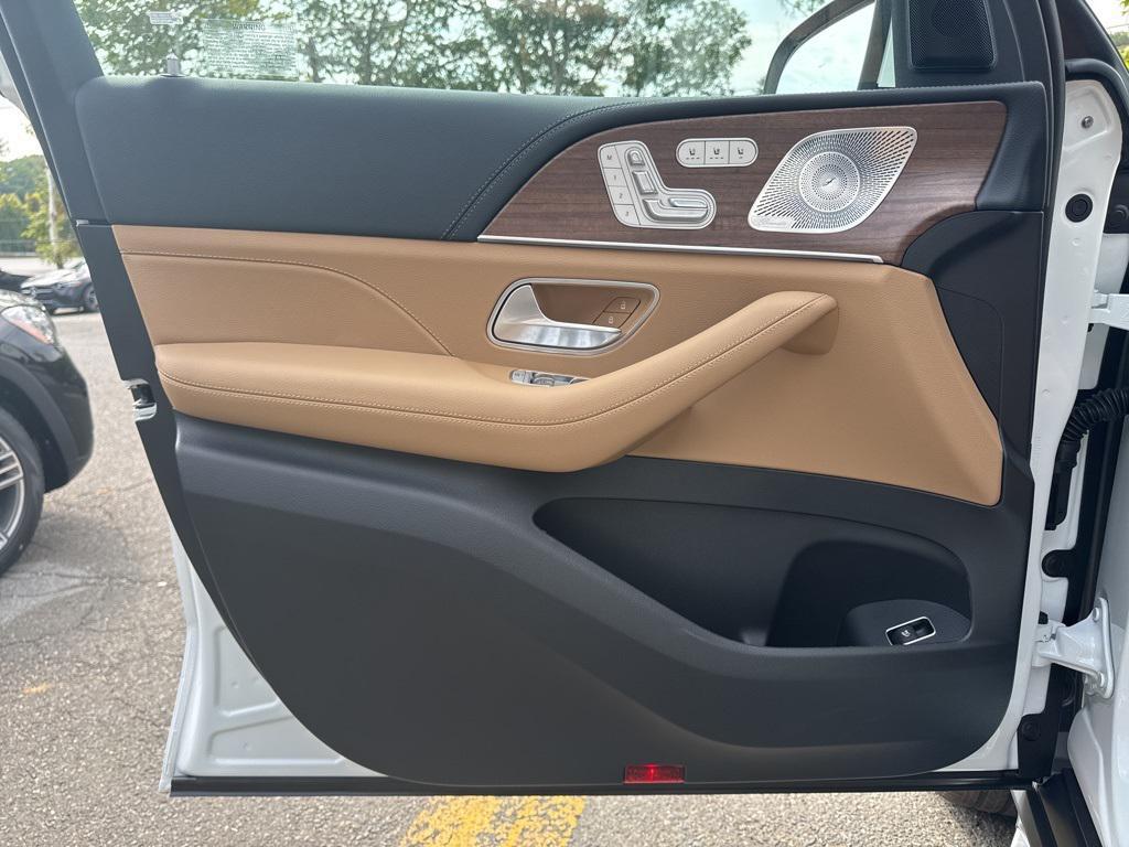 new 2026 Mercedes-Benz GLS 580 car, priced at $121,630