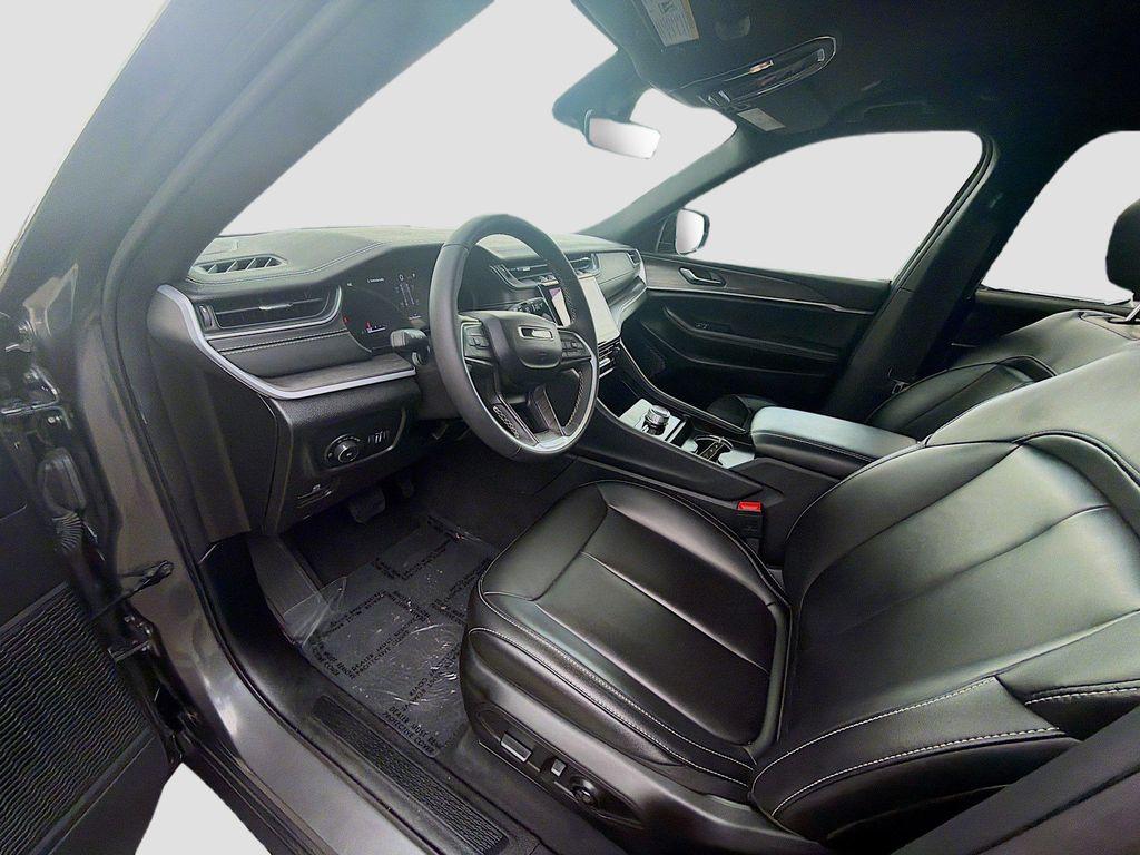 used 2025 Jeep Grand Cherokee car, priced at $34,816