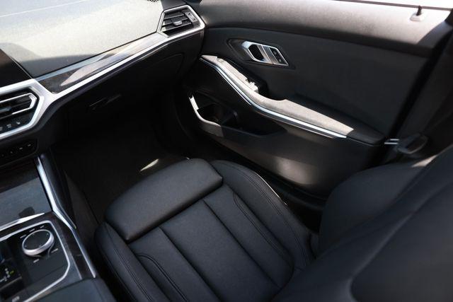 BMW 3 Series view 25