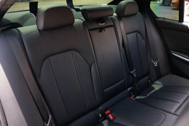 BMW 3 Series view 17