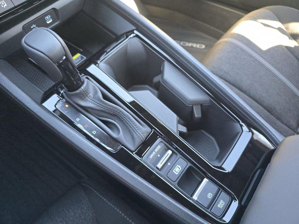 new 2025 Honda Accord Hybrid car, priced at $33,200