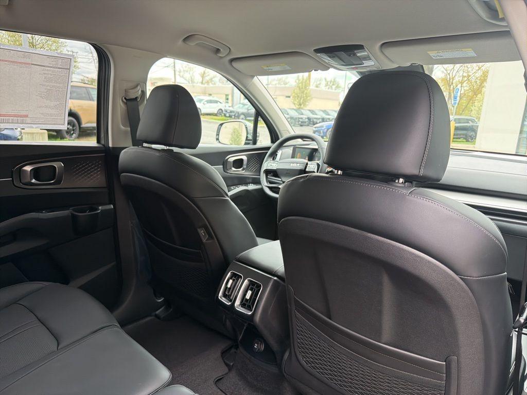 new 2026 Kia Sorento Hybrid car, priced at $38,572