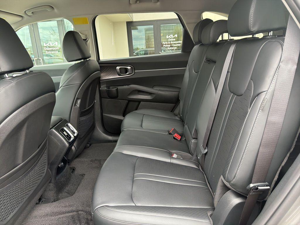 new 2026 Kia Sorento Hybrid car, priced at $38,572