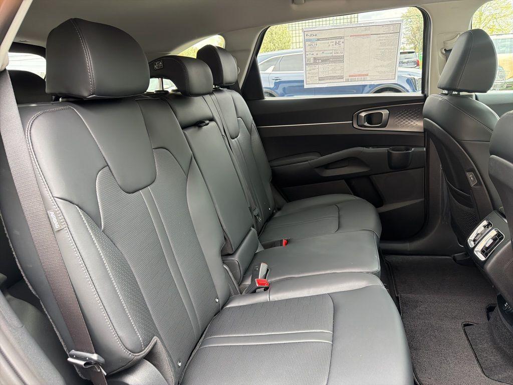 new 2026 Kia Sorento Hybrid car, priced at $38,572