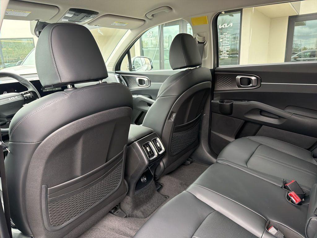 new 2026 Kia Sorento Hybrid car, priced at $38,572