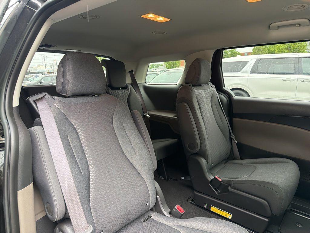 new 2025 Kia Carnival car, priced at $33,897