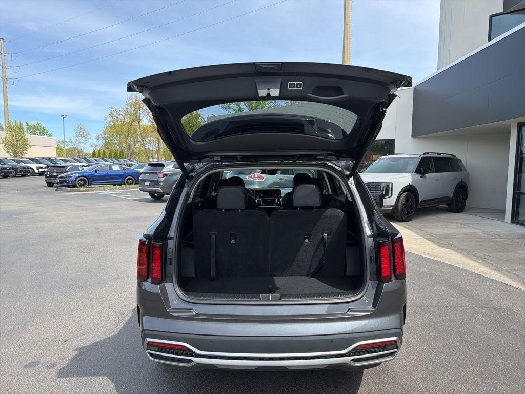used 2023 Kia Sorento Hybrid car, priced at $27,157