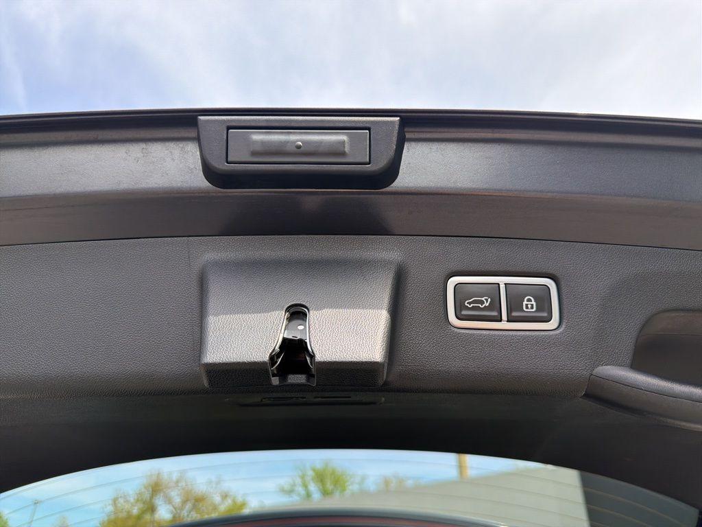 used 2023 Kia Sorento Hybrid car, priced at $27,157