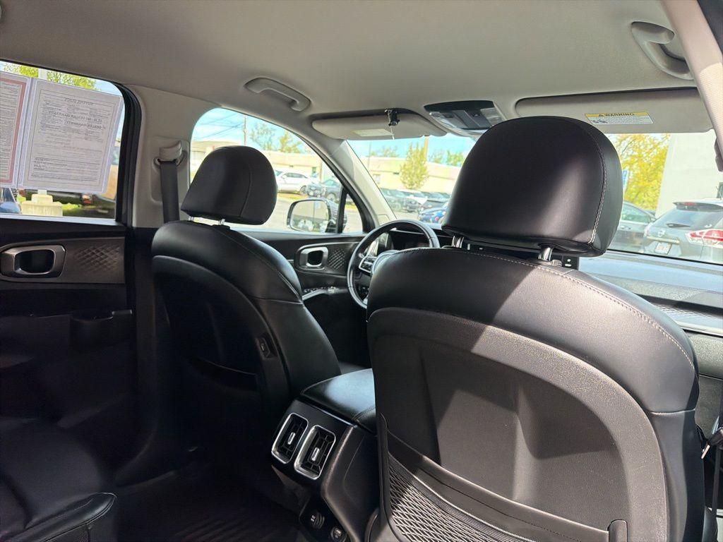 used 2023 Kia Sorento Hybrid car, priced at $27,157