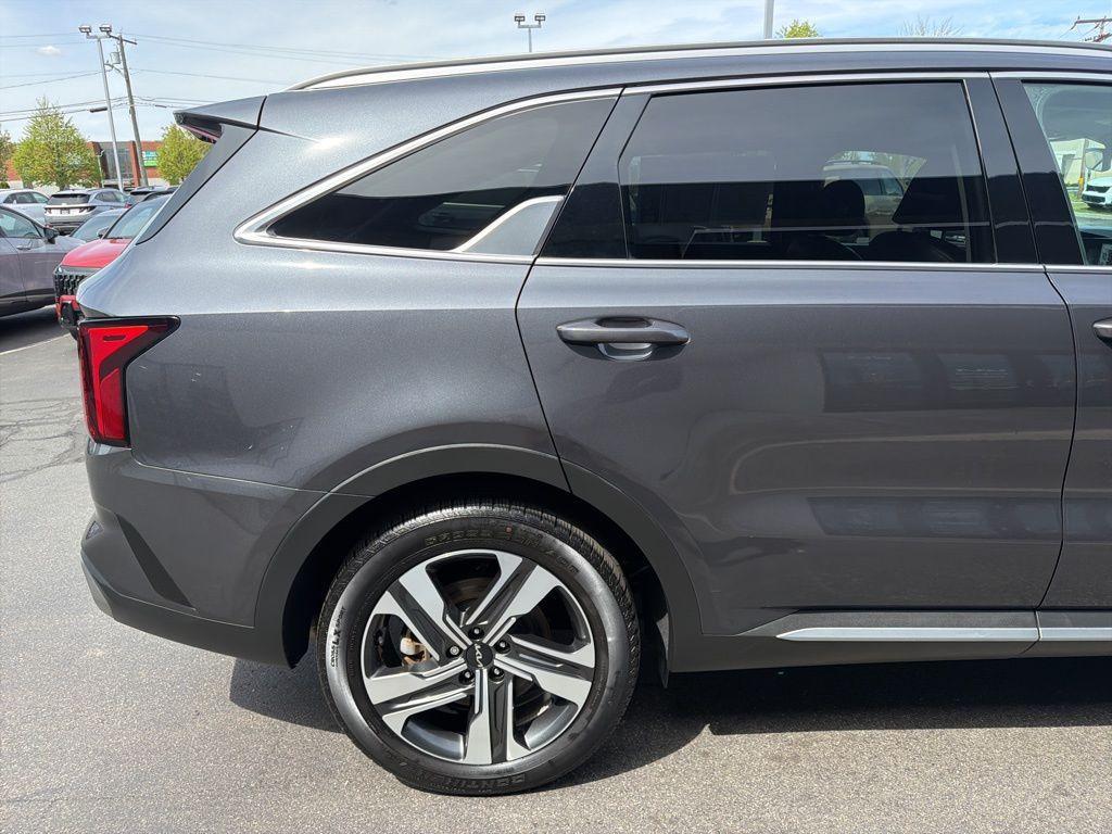 used 2023 Kia Sorento Hybrid car, priced at $27,157
