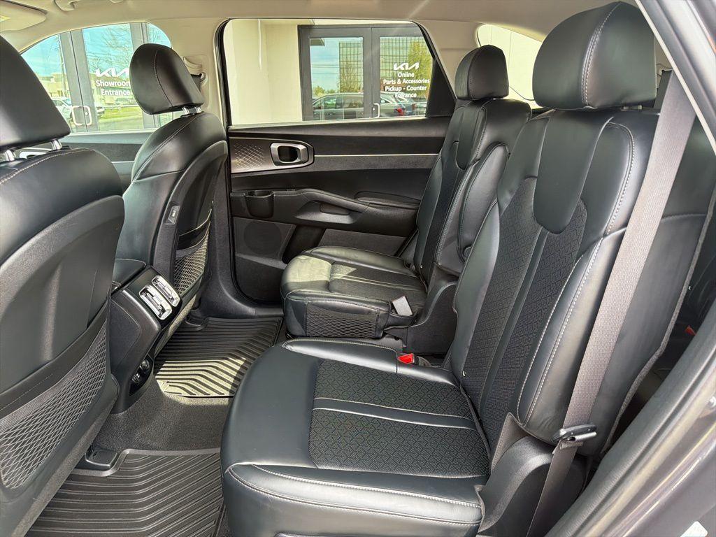 used 2023 Kia Sorento Hybrid car, priced at $27,157