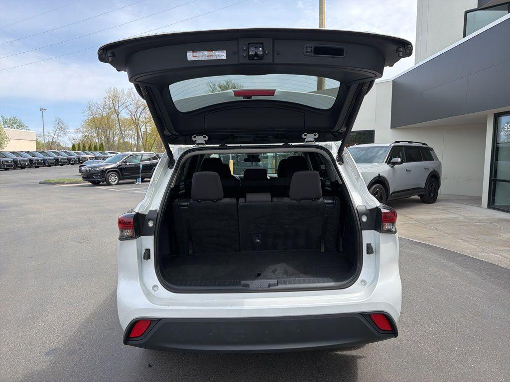 used 2024 Toyota Highlander car, priced at $38,372