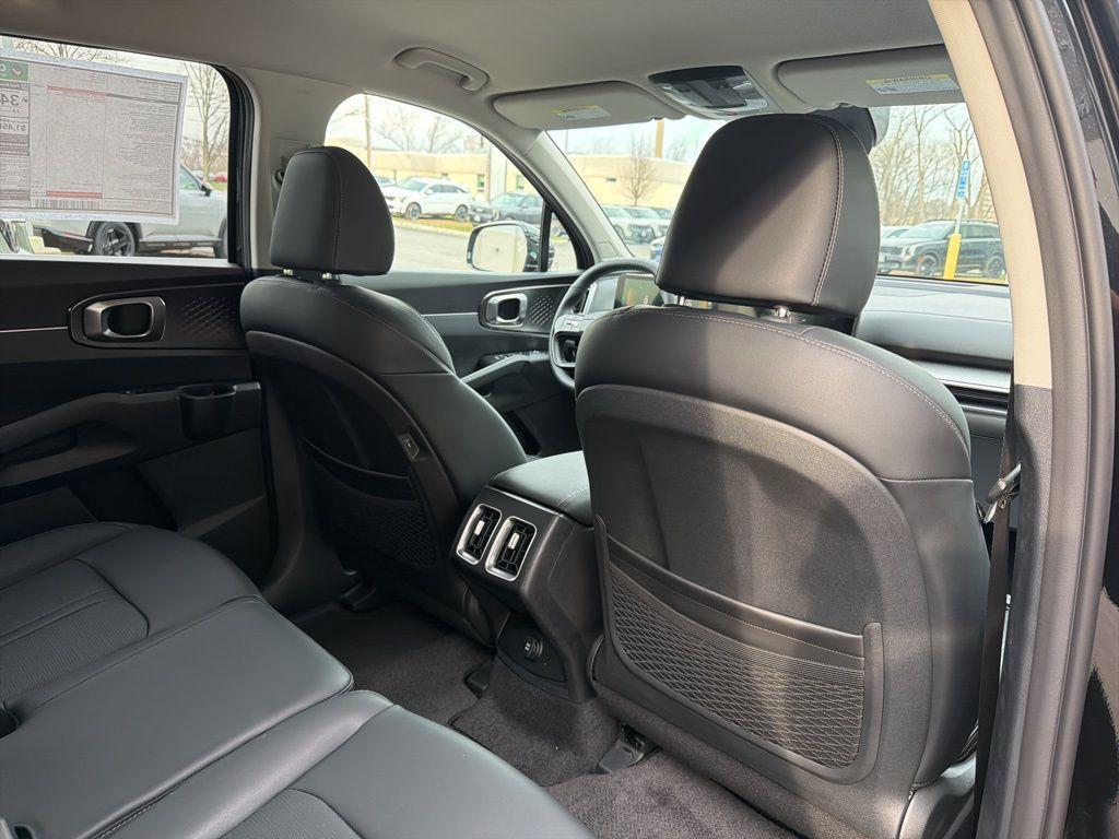 new 2026 Kia Sorento Hybrid car, priced at $38,572
