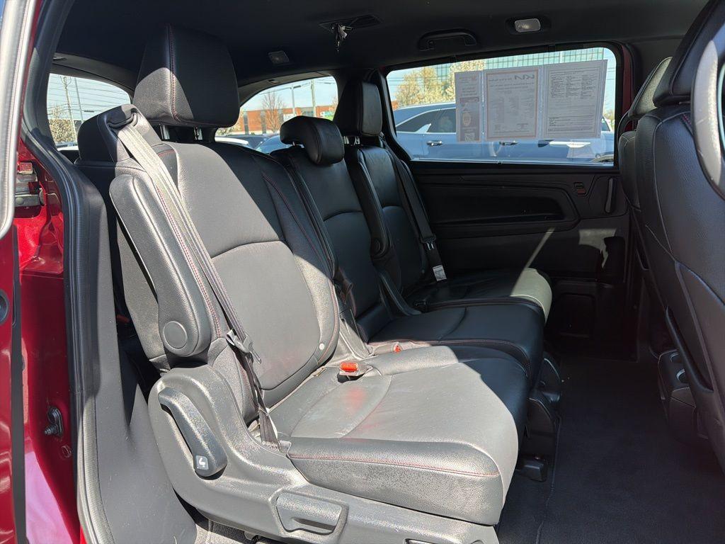 used 2025 Honda Odyssey car, priced at $35,908