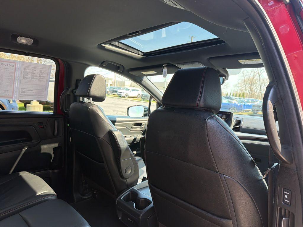 used 2025 Honda Odyssey car, priced at $35,908