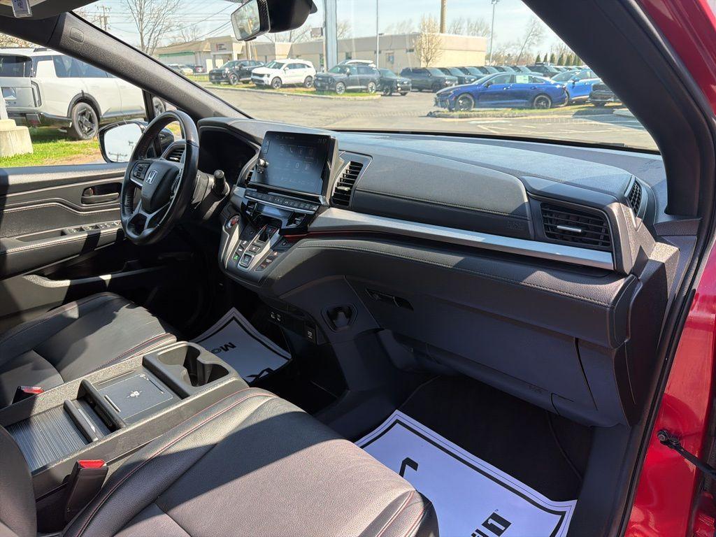 used 2025 Honda Odyssey car, priced at $35,908