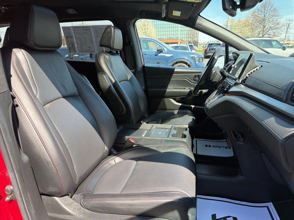 used 2025 Honda Odyssey car, priced at $35,908