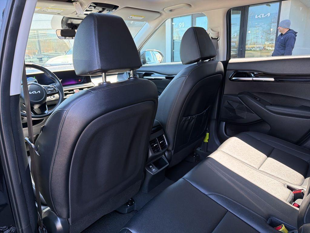 used 2025 Kia Seltos car, priced at $26,802