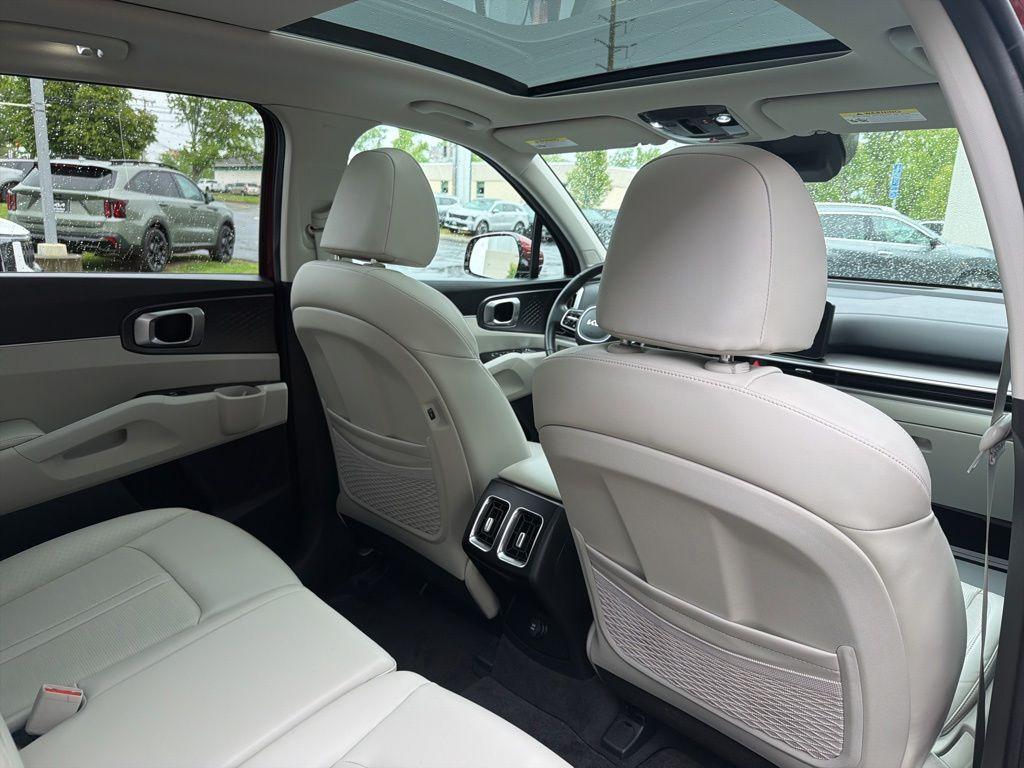used 2024 Kia Sorento car, priced at $28,142