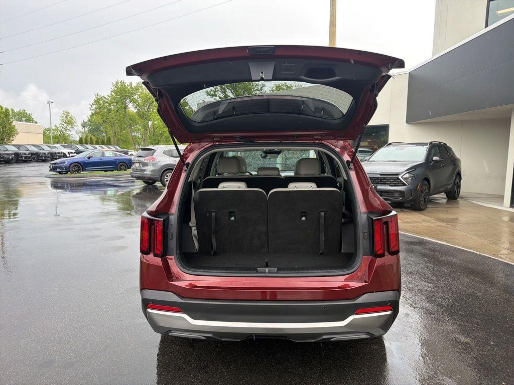 used 2024 Kia Sorento car, priced at $28,142