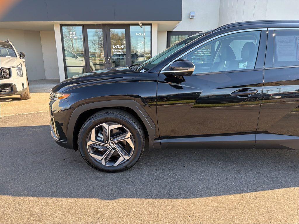 used 2024 Hyundai TUCSON Hybrid car, priced at $32,000