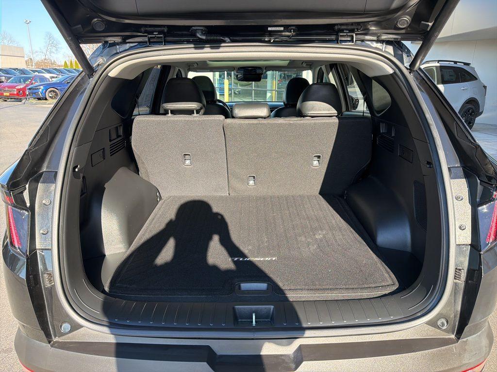 used 2024 Hyundai TUCSON Hybrid car, priced at $32,000
