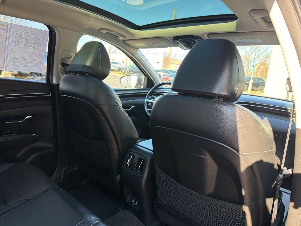 used 2024 Hyundai TUCSON Hybrid car, priced at $32,000