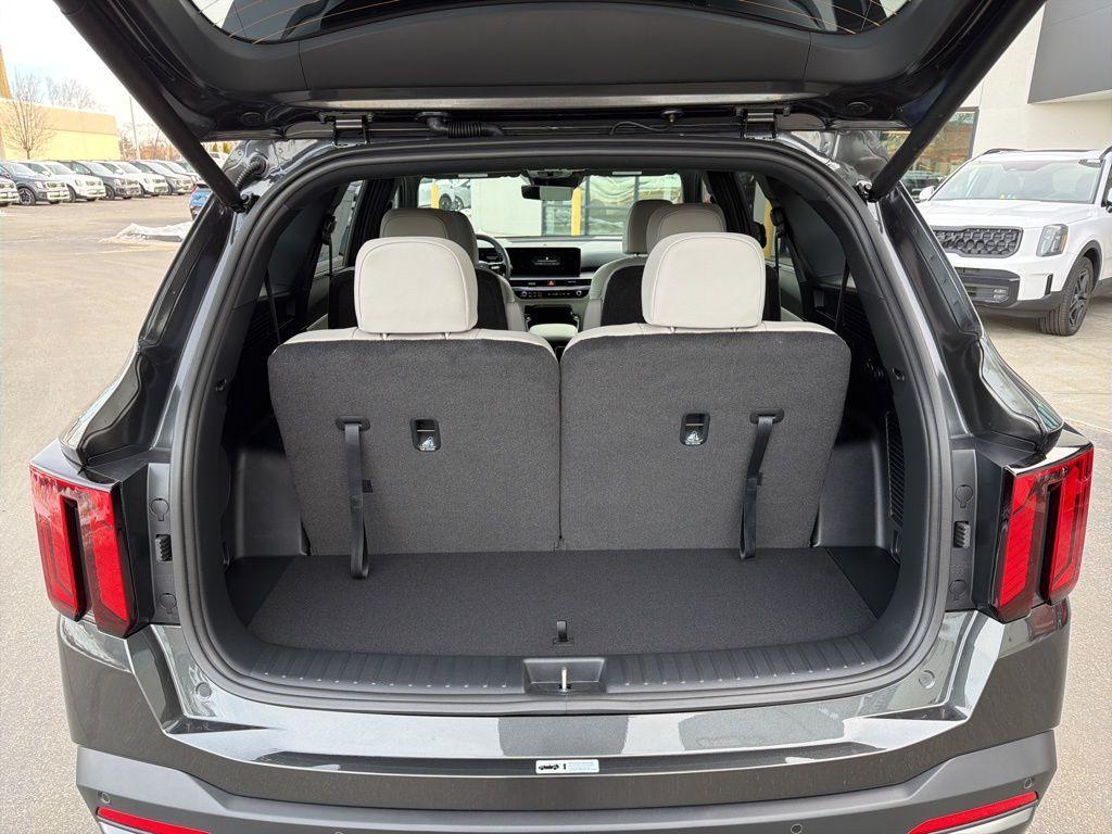 new 2026 Kia Sorento Hybrid car, priced at $44,176
