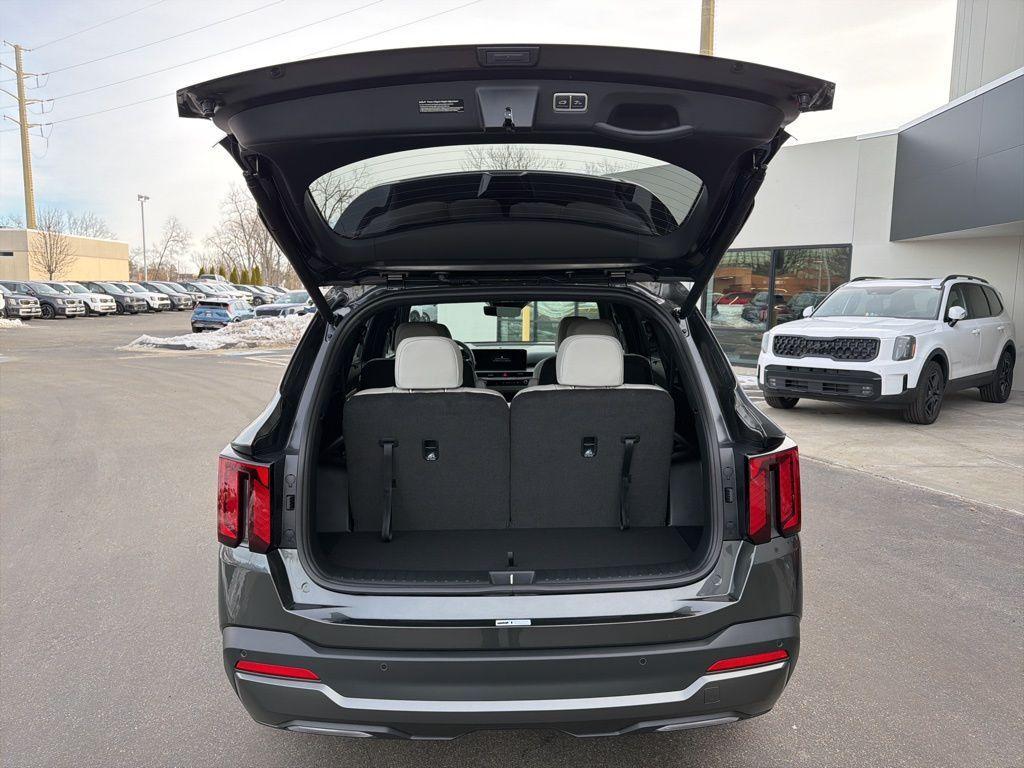 new 2026 Kia Sorento Hybrid car, priced at $44,176