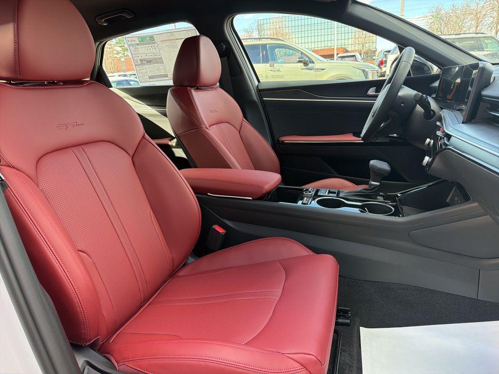 new 2026 Kia K5 car, priced at $30,121