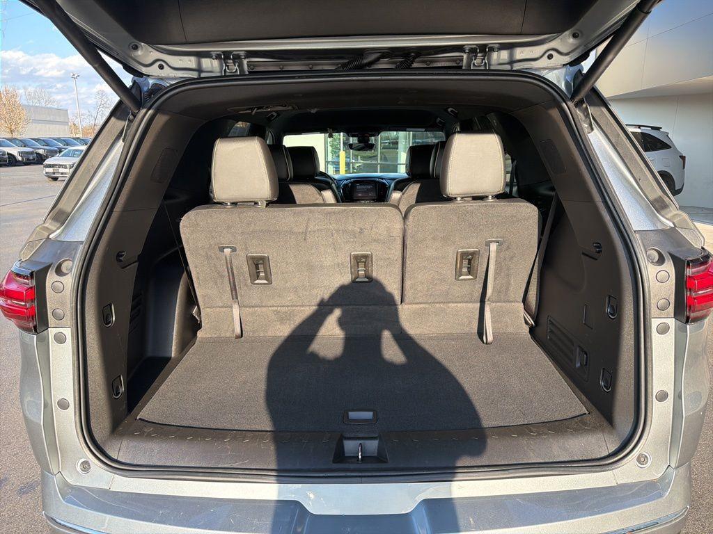 used 2023 Chevrolet Traverse car, priced at $31,606