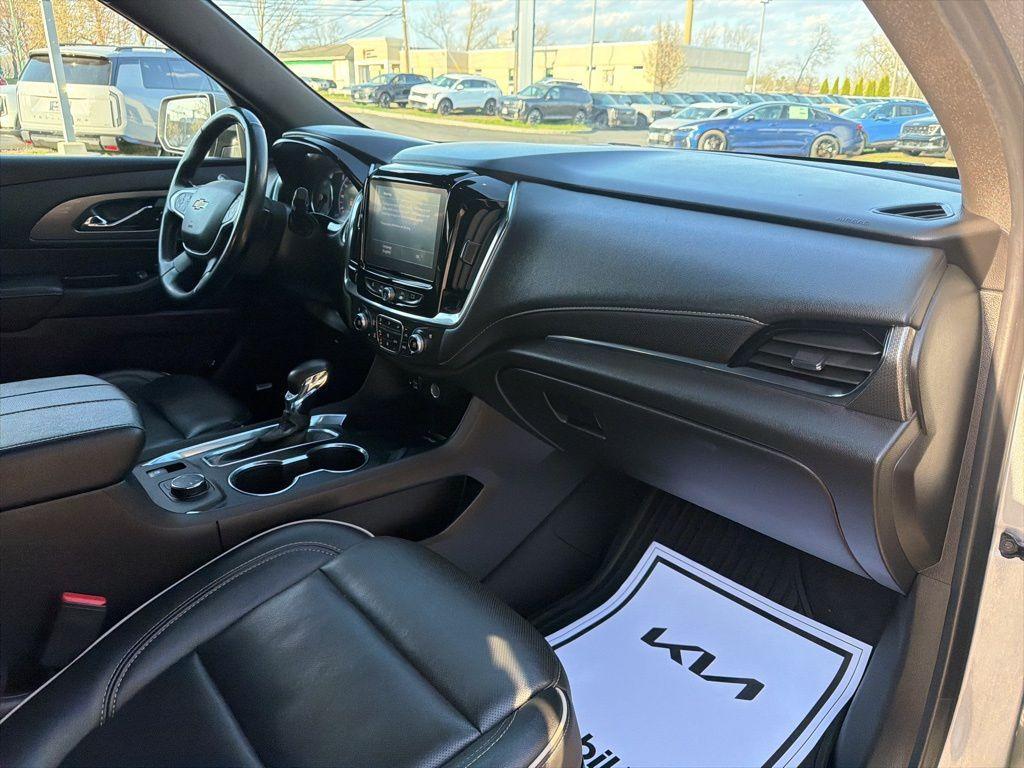 used 2023 Chevrolet Traverse car, priced at $31,606
