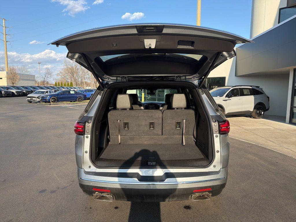 used 2023 Chevrolet Traverse car, priced at $31,606