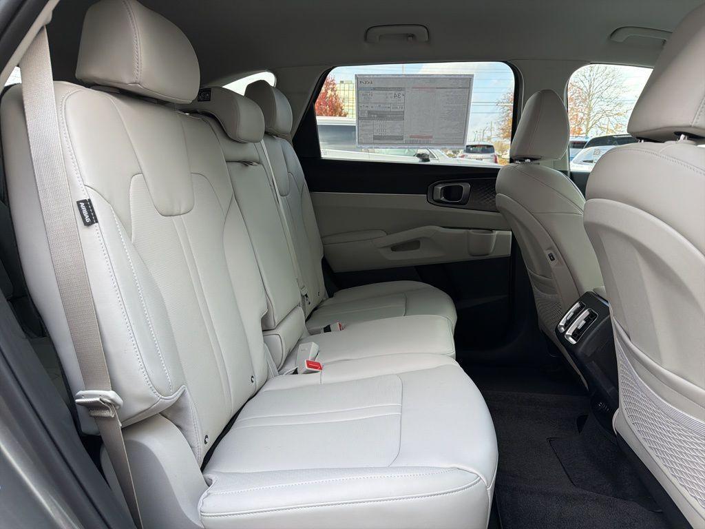 new 2026 Kia Sorento Hybrid car, priced at $38,523