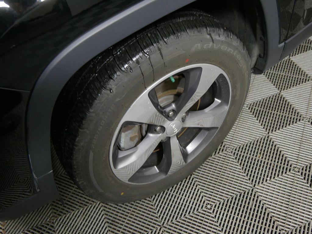 used 2019 Jeep Cherokee car, priced at $15,753