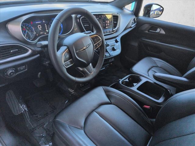 used 2025 Chrysler Pacifica car, priced at $28,926