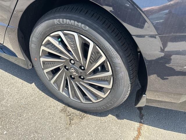 new 2025 Hyundai Sonata Hybrid car, priced at $27,584