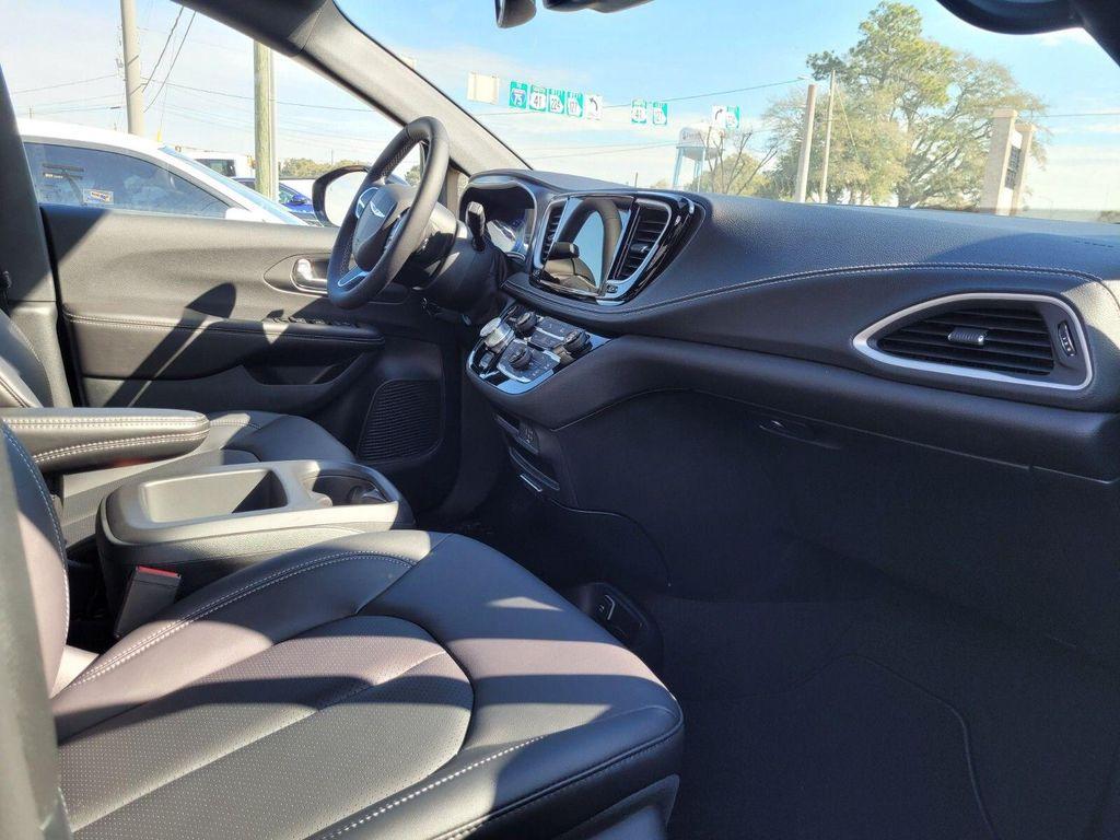 new 2026 Chrysler Pacifica car, priced at $39,906