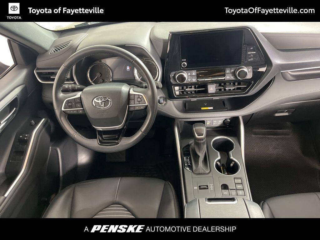 used 2023 Toyota Highlander car, priced at $40,999