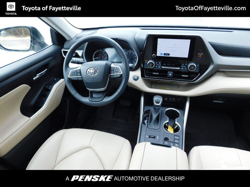 used 2023 Toyota Highlander car, priced at $38,500
