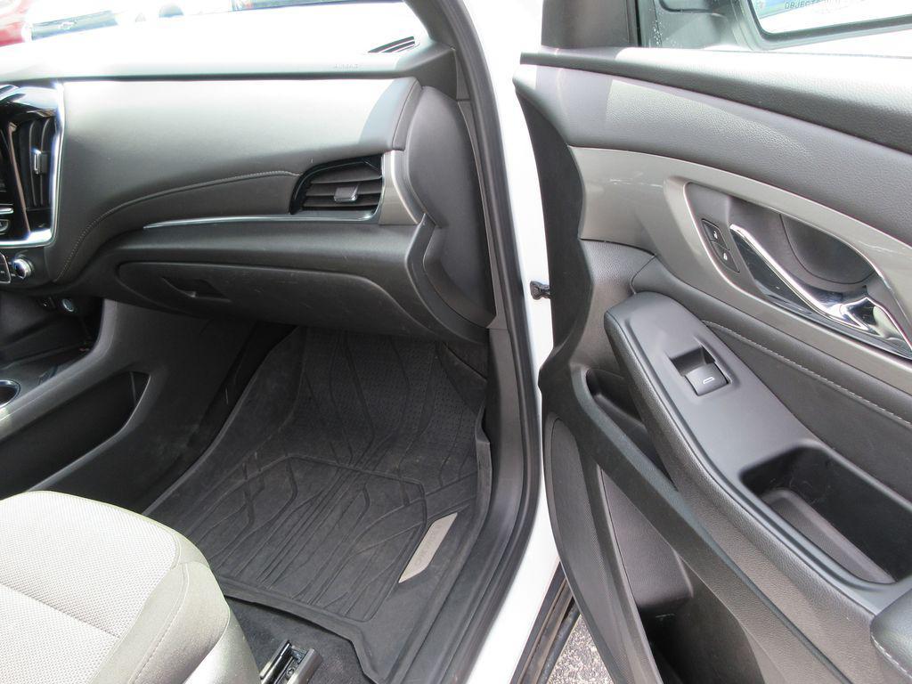 used 2023 Chevrolet Traverse car, priced at $32,349