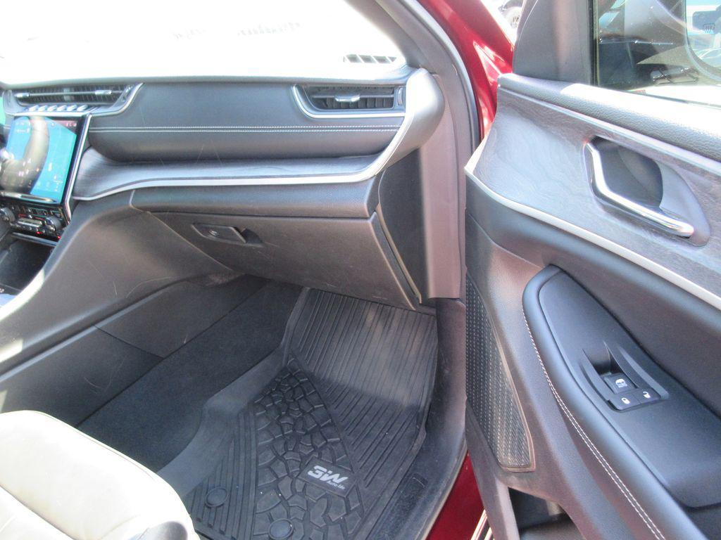 used 2024 Jeep Grand Cherokee car, priced at $33,349