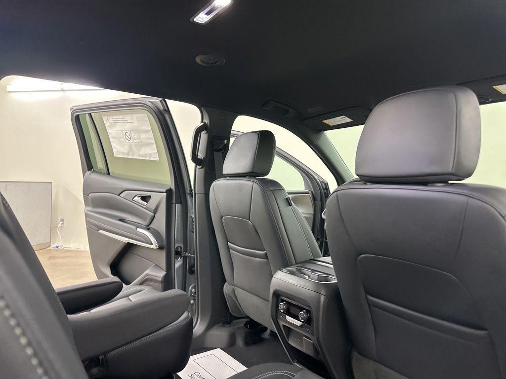 new 2026 Chevrolet Traverse car, priced at $44,020