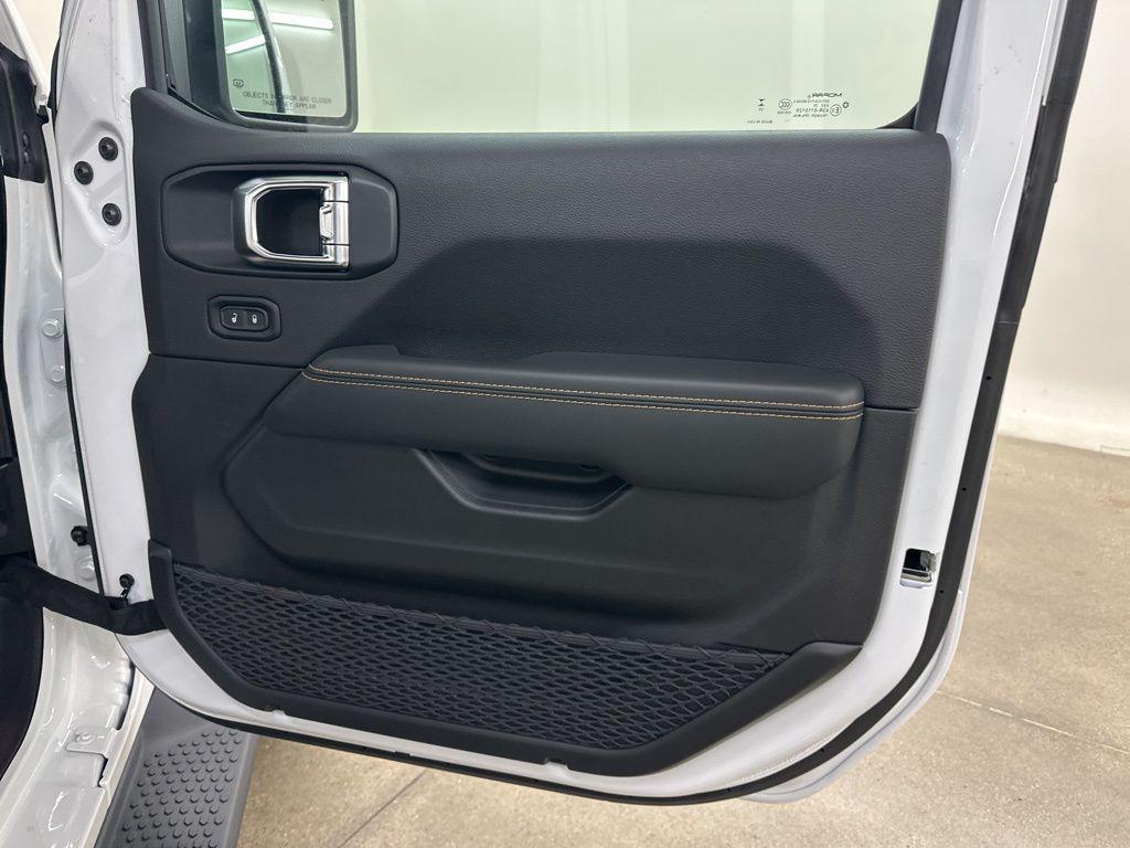 new 2025 Jeep Wrangler car, priced at $47,570