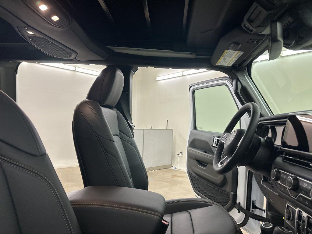 new 2025 Jeep Wrangler car, priced at $47,570