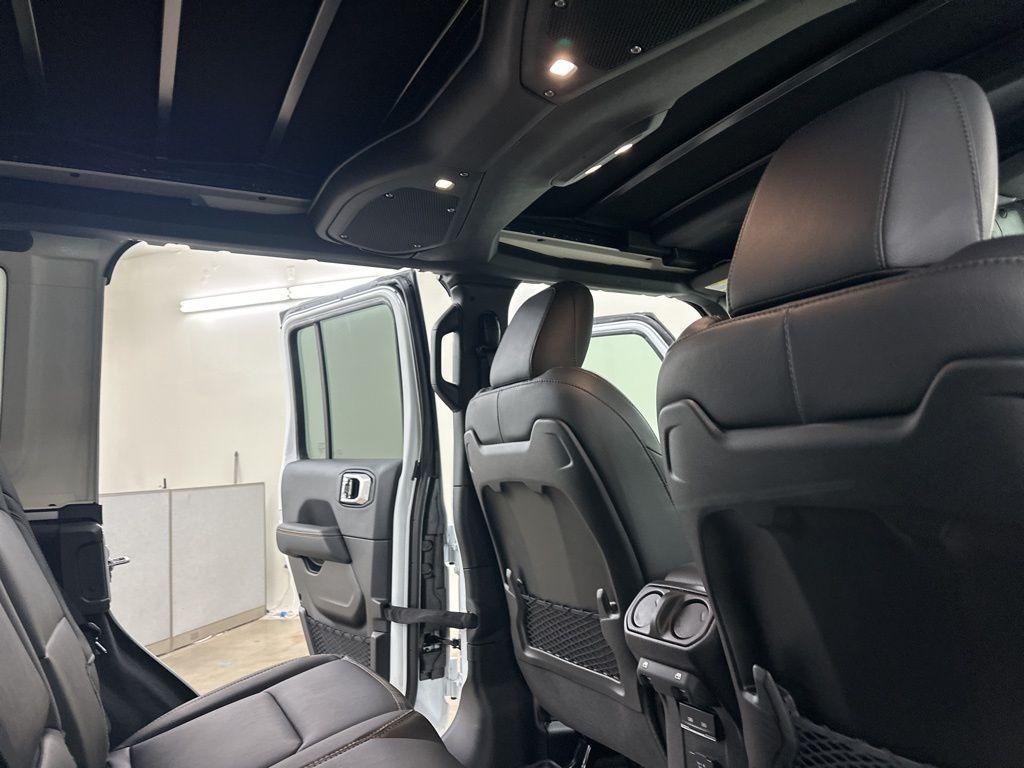 new 2025 Jeep Wrangler car, priced at $47,570