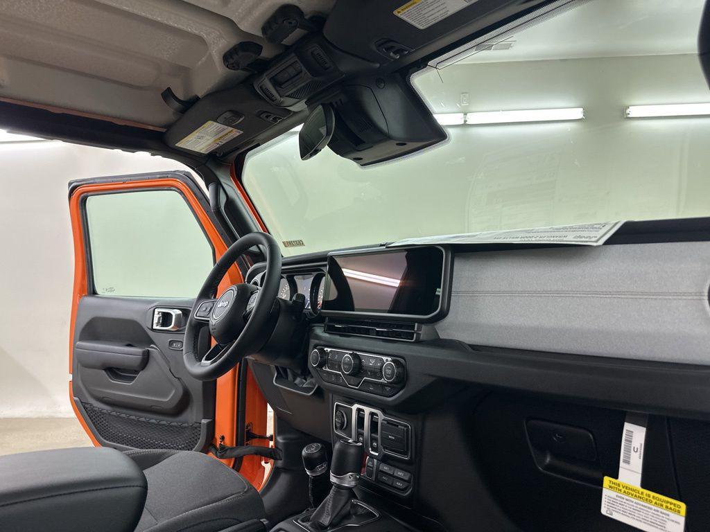 new 2025 Jeep Wrangler car, priced at $40,323