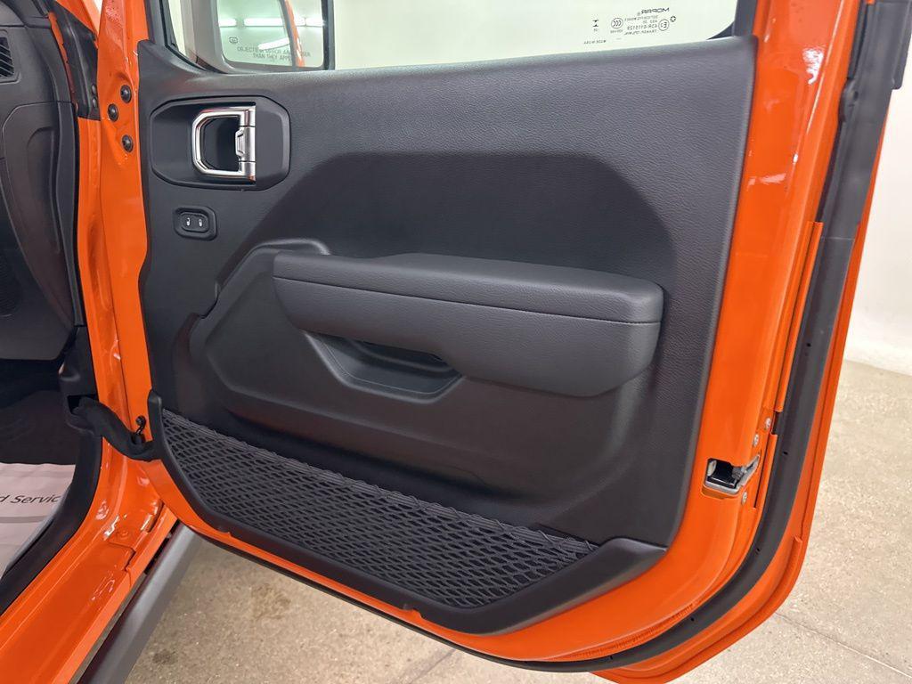 new 2025 Jeep Wrangler car, priced at $40,323