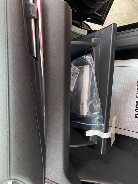 new 2025 Buick Envista car, priced at $23,999