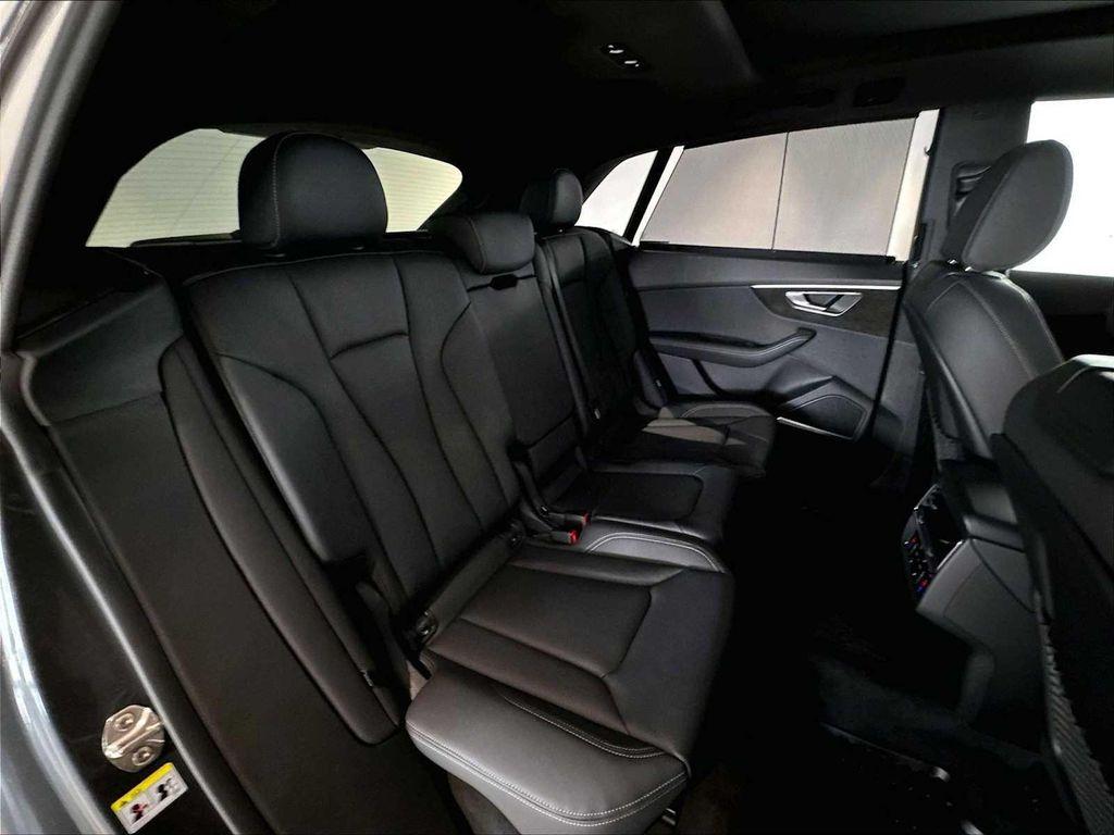 Audi Q8 view 28